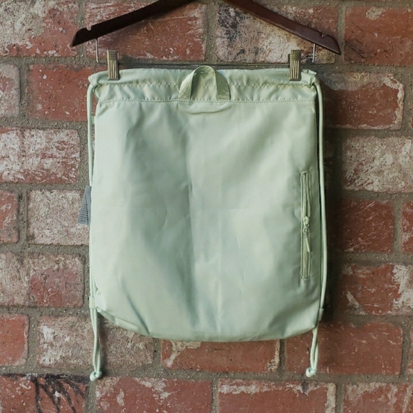 NWT Lululemon Lightweight Gym Sack Bag Backpack 13L - Picture 3 of 6